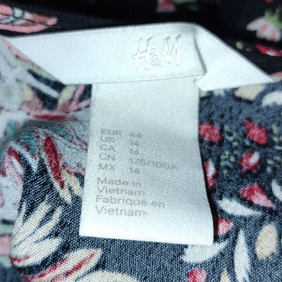 H&M black floral Flounce-sleeved Dress Sz 14 NWOT - Picture 7 of 7